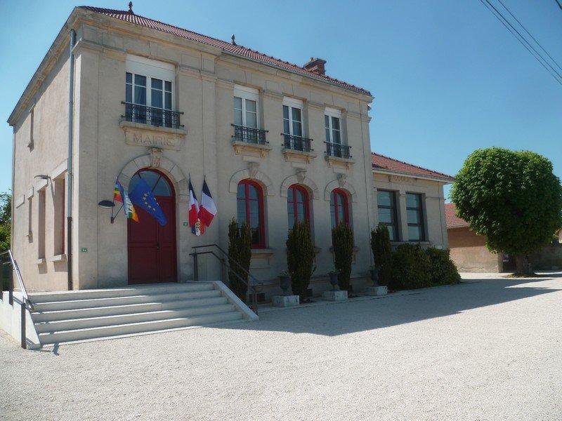 La mairie-école de Champneuville après sa rénovation en 2013