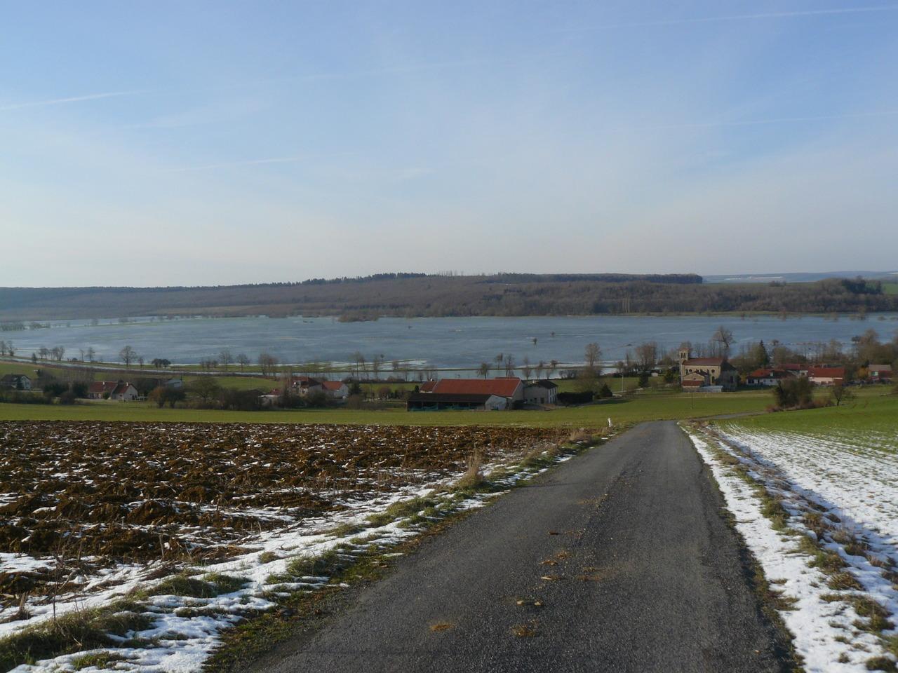 La Meuse en crue depuis les hauteurs du village