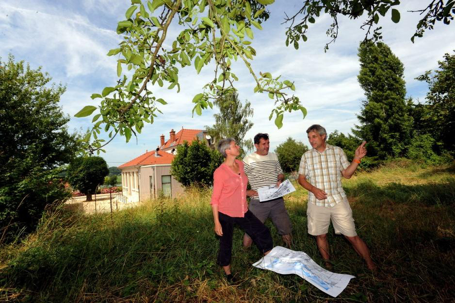 Réflexion dans la friche avant sa transformation